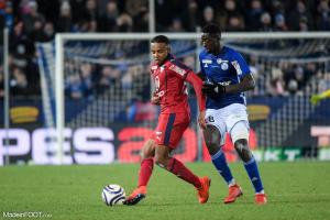 Ibrahima Sissoko au duel avec Jules Koundé