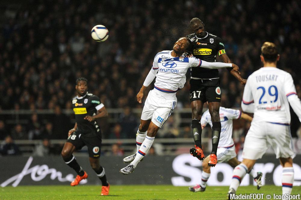 Cheikh N'Doye a pris à lui-seul le dessus sur la défense lyonnaise