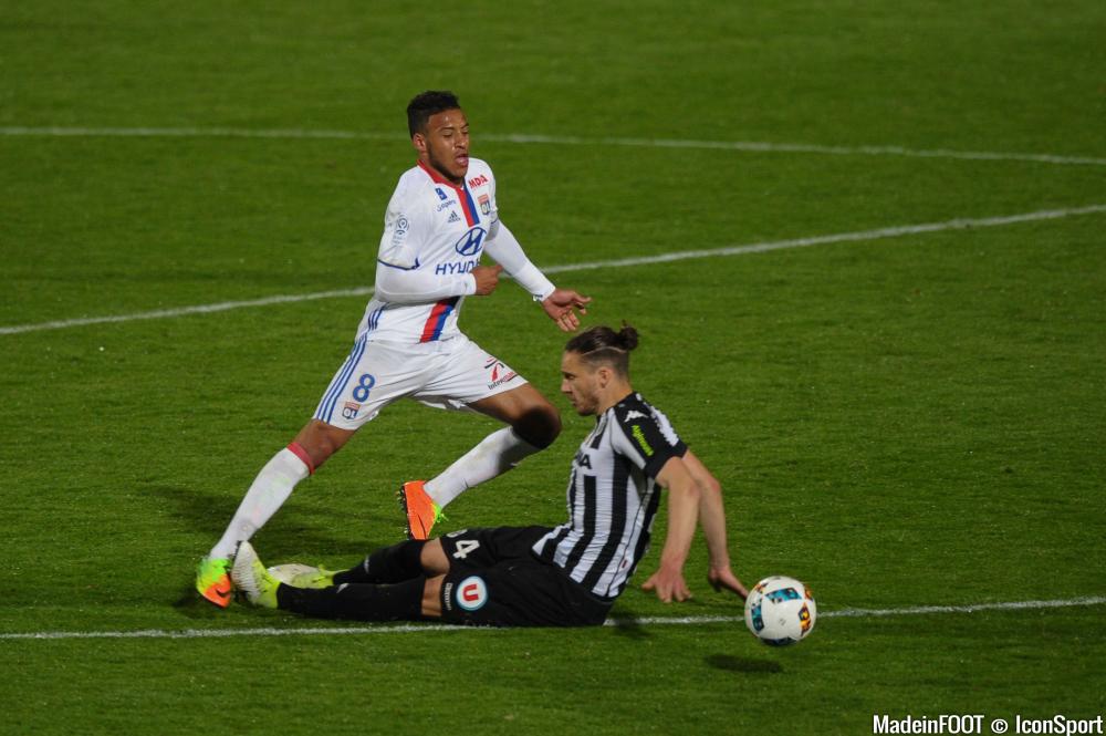 Mateo Pavlovic a écopé de trois matchs ferme pour ce violent tacle sur Corentin Tolisso