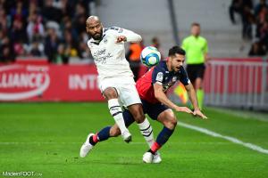 Jimmy Briand au duel avec Zeki Çelik